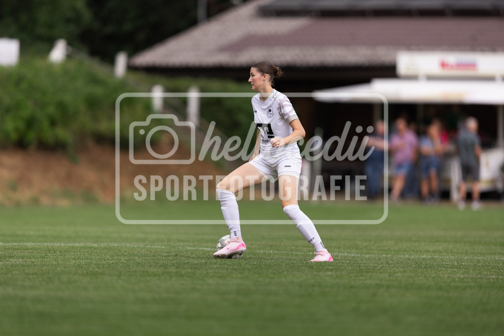 Fußball I Frauen I Testspiel I SpVg Aurich - DJK Arminia Ibbenbüren I 15397 | realhellocedii - Realisiert mit Pictrs.com