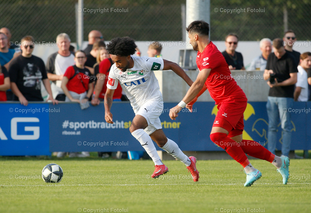 A_LUI_27082025_07 | SPORT,FUSSBALL,UNIQA OOEFB CUP 2.RUNDE,ASKOE OEDT-WSG TIROL 27.08.2025 IM BILD: ADI MEHREMIC (OEDT) UND QUINCY BUTLER (WSG) FOTO:FOTOLUI