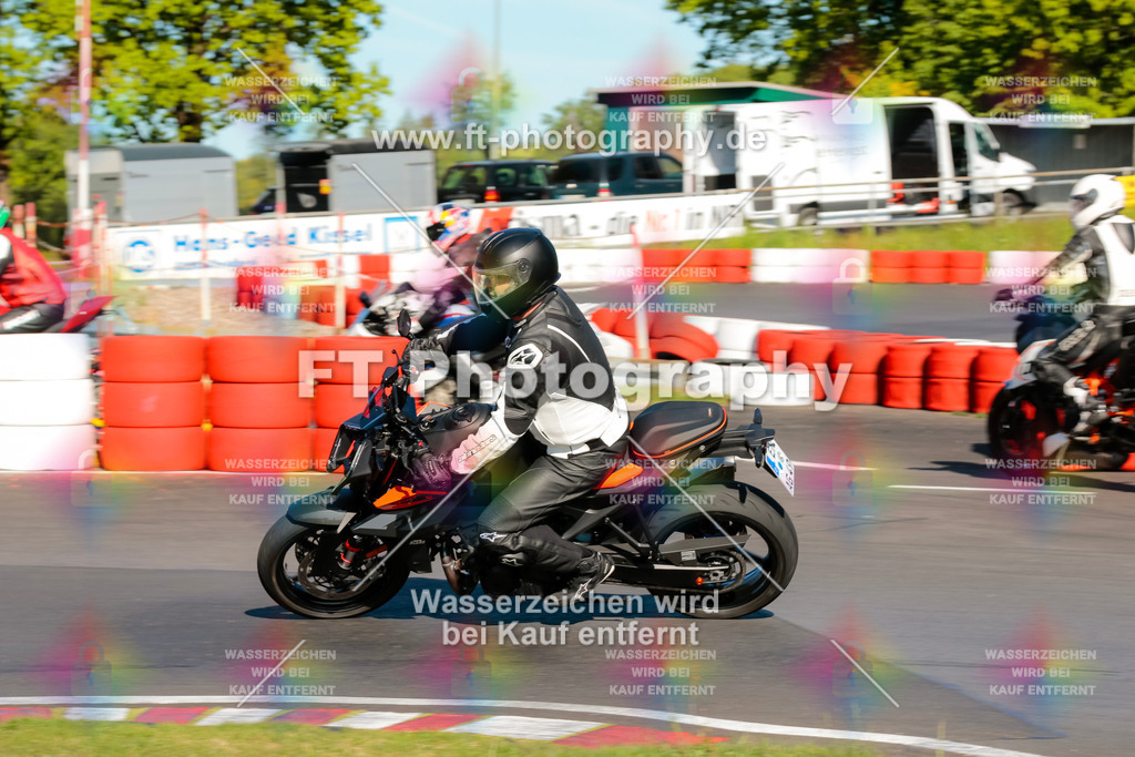 Moto-TeamOBK-21137 | Hier findet Ihr Bilder von Touristenfahrten auf der Nürburgring Nordschleife oder von anderen Veranstaltungen die ich besucht habe. Viel Spass beim Durch Schauen 