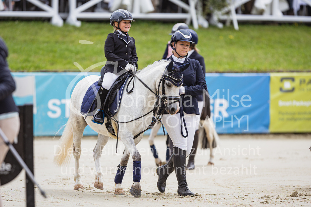 230730_BHO_Fuehrzuegel-WB-111 | Deine schönsten Turniermomente als professionelle Fotos! Entdecke hochwertige Pferdesport-Fotografie im Online-Shop. Jetzt Fotos finden & bestellen!