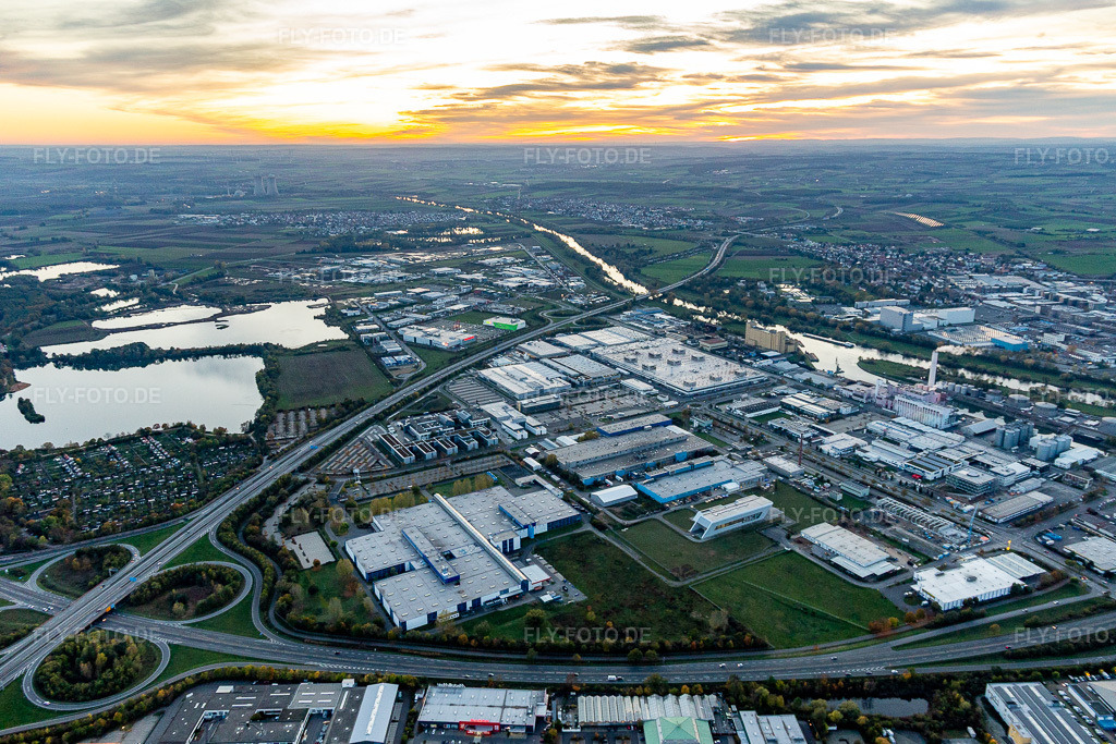 Luftbild: Hafen in Schweinfurt im Bundesland Bayern in Deutschland. Foto: IMG_119787.jpg vom 26.10.2019 durch Werner Riehm/FLY-FOTO.de