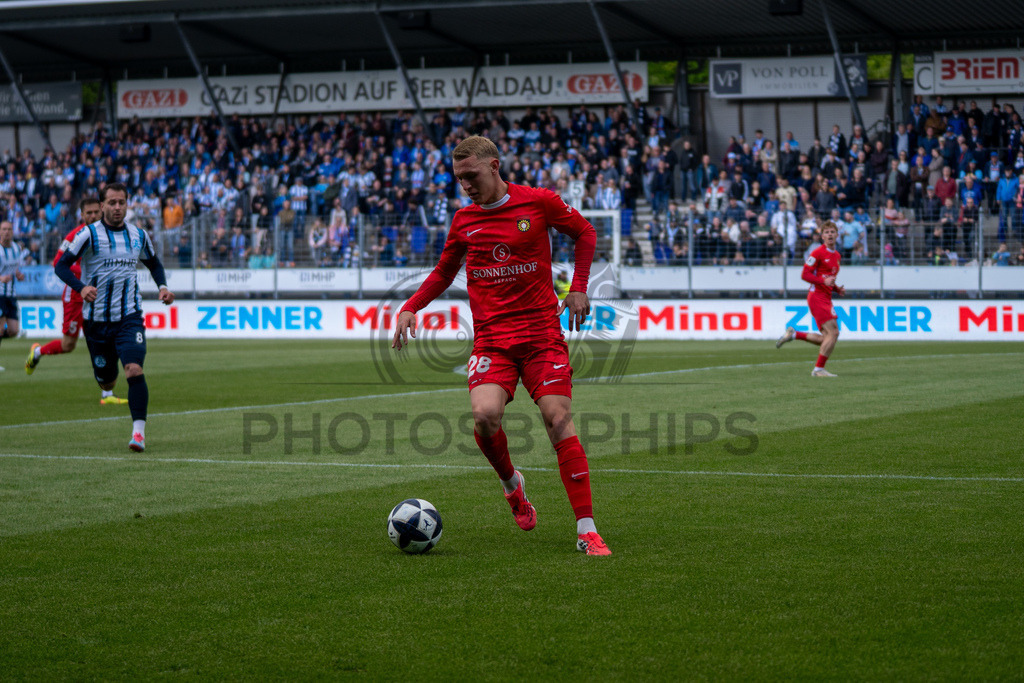 Stuttgarter Kickers vs. SG Sonnenhof Großaspach, Fussball, Regionalliga Suedwest, 34. Spieltag, 16.05.2026 | Luka Janes (SG Sonnenhof Großaspach, #28),Stuttgarter Kickers vs. SG Sonnenhof Großaspach, Fussball, Regionalliga Suedwest, 34. Spieltag, 16.05.2026