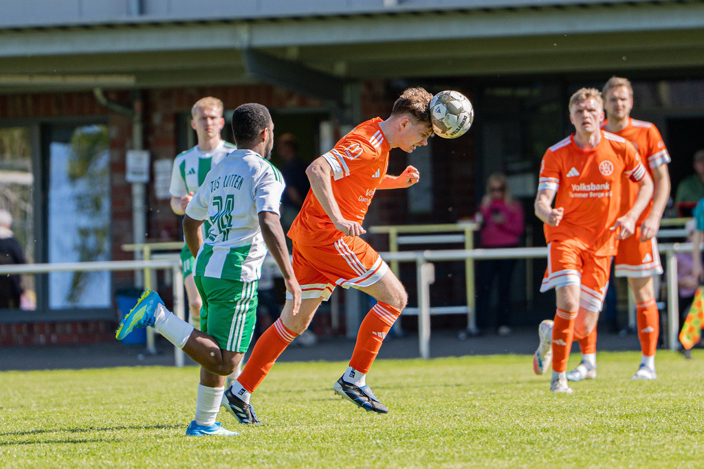 Fußball I Herren I Saison 2025-2026 I Bezirksliga Weser-Ems 4 I 29. Spieltag I TuS Lutten - SV Holdorf I 12205 | jns.sportfotos - Realisiert mit Pictrs.com