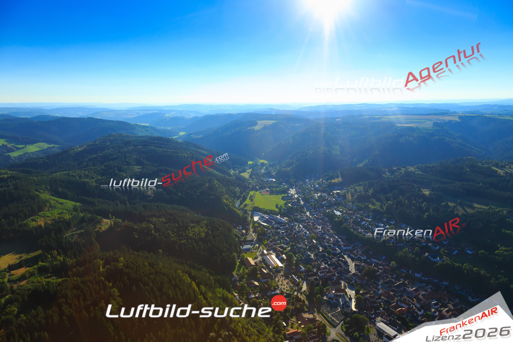 Die Luftaufnahme der Stadt Steinwiesen wurde vom UL-Flugzeug heraus erstellt ( keine Drohne )- hohe Auflösung für beste Qualität