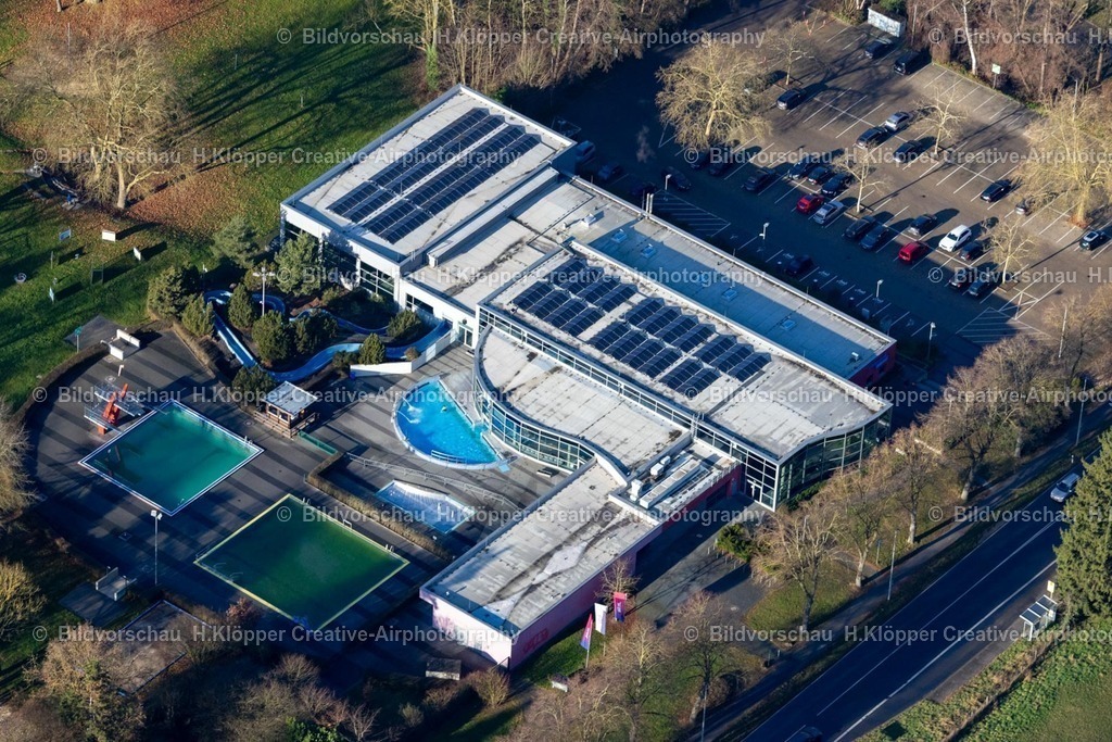 Luftbild Mönchengladbach-8460 | Luftbildfotografie Therme und Schwimmbecken am Freibad der Freizeiteinrichtung " Schlossbad Niederrhein " an der Straße Auf dem Damm in Wickrath-Mitte - Realisiert mit Pictrs.com