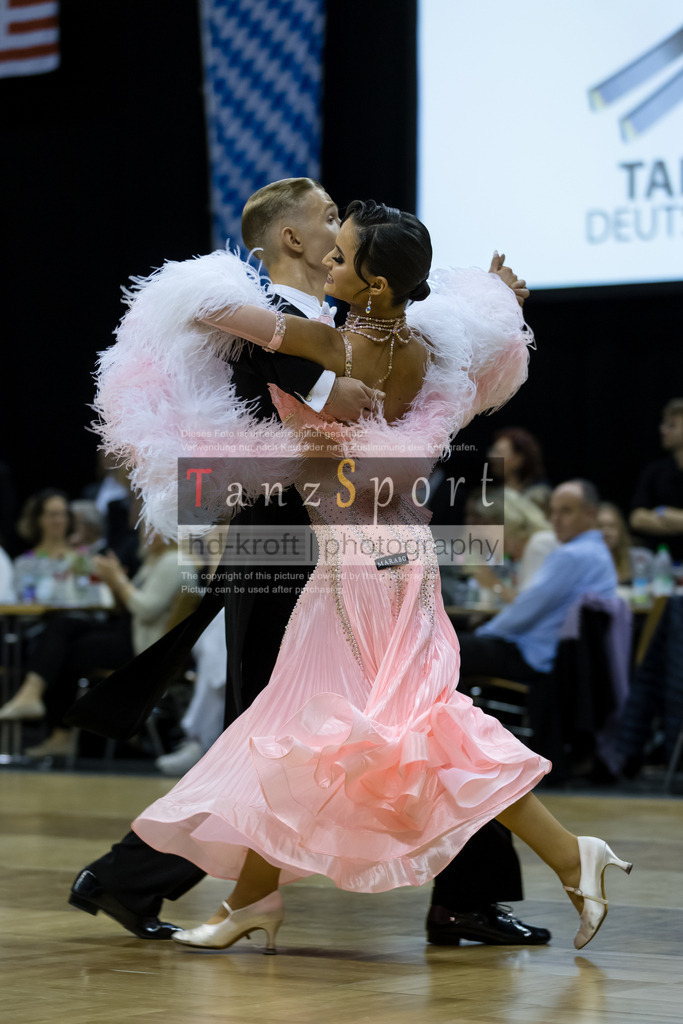20241102_DC_HGR_Std_09380 | Tanzsportbilder, Standardtanz, Lateintanz, WDSF, DTV, LTVB, dancecomp, goc, hessen tanzt, blaues band der spree, walzer, tango, wiener walzer, slowfox, quickstepp, samba, rumba, cha-cha-cha, paso doble. jive, hd-kroft photography, turniertanzsport