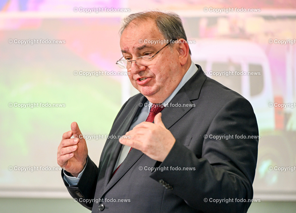 Pressekonferenz Linz AG_ Investitionen Ausblick 2024_ 19.02.2024-9 | 19.02.2024, Linz AG, AUT, Pressekonferenz Linz AG, Investitionen Ausblick 2024, im Bild Erich Haider (Generaldirektor der LINZ AG)