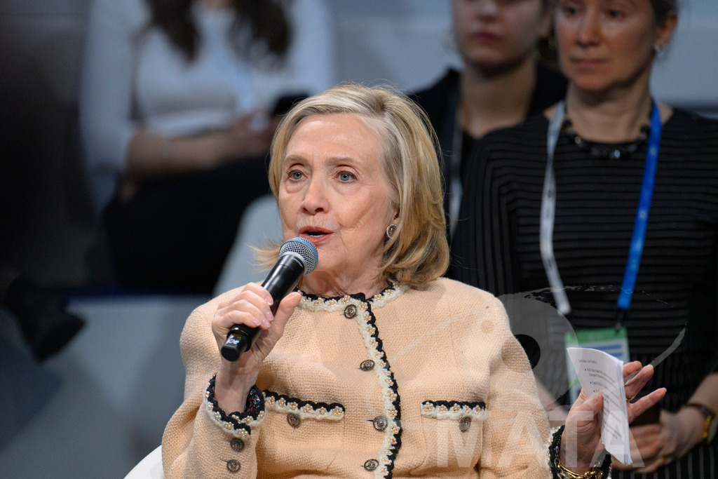 _DWA0240 | Die US-Politikerin Hillary Clinton auf der Veranstaltung Girls Just Want to Have Fundamental Rights: Fighting the Global Pushback im Rahmen der Münchner Sicherheitskonferenz 2026. München, 14.02.2026 Bayern Deutschland - Realisiert mit Pictrs.com