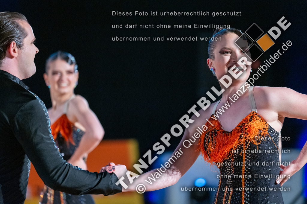 20250503-00349 | Hier finden Sie Tanz Bilder vom Latein und Standard Formationen tanzen. Sportbilder vom Tanzsport. Schöne Fotos und von Weltmeisterschaft, Europameisterschaft, Bundesliga, Regionalliga, Oberliga und Landesliga sowie von GOC Stuttgart, DanceComp, WM Bremen