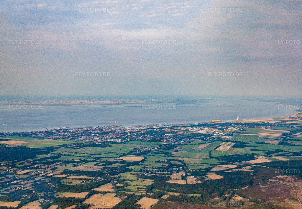 Luftbild: Elbe in Cuxhaven im Bundesland Niedersachsen in Deutschland. Foto: IMG_70432-Pano.jpg vom 06.08.2014 durch Werner Riehm/FLY-FOTO.deAuflösung des Originals: 5796 x 4024 px
