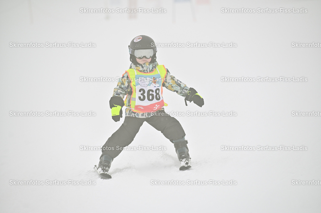 SRF_20.02.2026_0090 | Skirennfotos,Serfaus,Fiss,Ladis,Kinderskirennen,Winter,Tirol,Oberland,skirace,SFL,feelfree,weil wir's genießen,ski,Ski,skifahren,Sonnenplateau, - Realisiert mit Pictrs.com