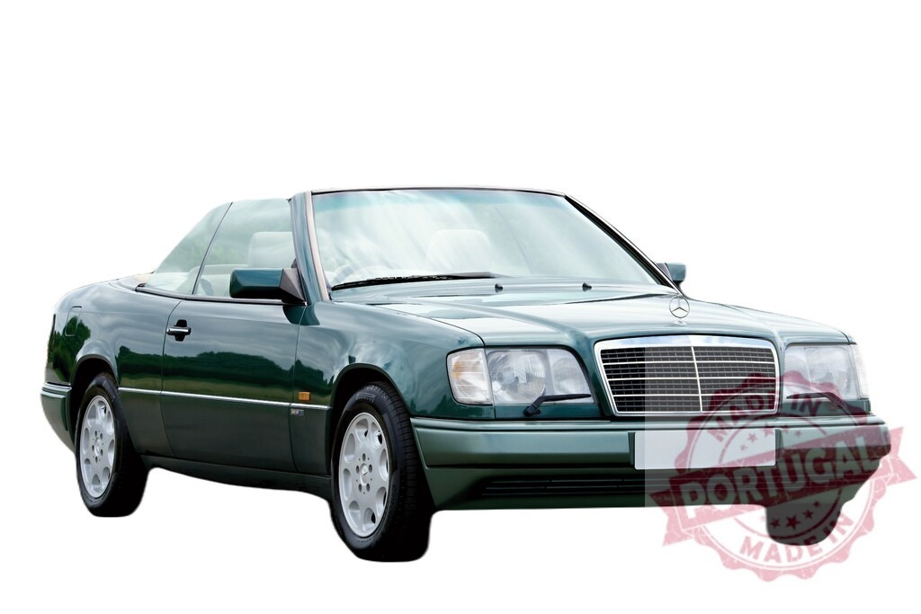 Green Mercedes-Benz E-Class Convertible Reflecting the Sky | Classic green Mercedes-Benz E-Class convertible parked, reflecting the sky on its windshield - Realisiert mit Pictrs.com