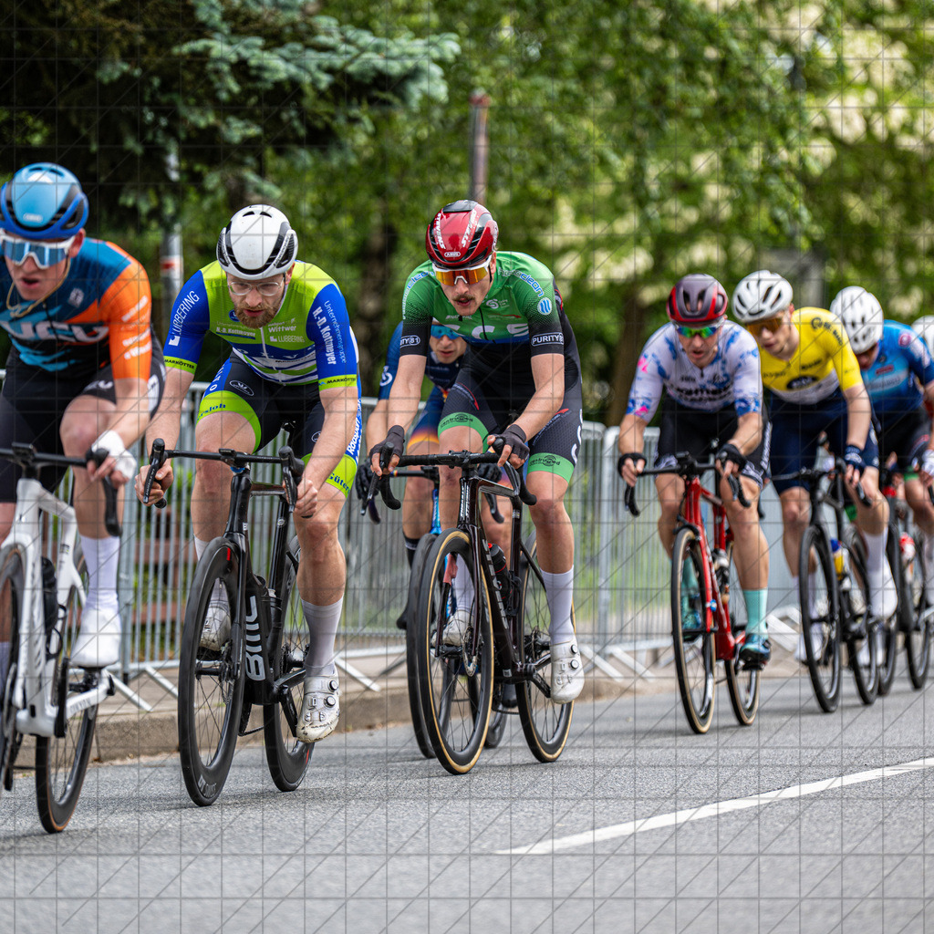 Großer Preis von Buchholz | Rennen UCI-Sportgruppe CT und Elite Amateure | Buchholz in der Nordheide, Deutschland, 29.05.25: Großer Preis von Buchholz | Rennen UCI-Sportgruppe CT und Elite AmateureCREDIT:www.bullenfotos.de, Martin König, Hörner Weg 40, D-49078 Osnabrück, +4917663732967Nutzung und Weitergabe nur zu den vereinbarten Zwecken. Presseanfragen an Ersteller. Alle Rechte beim Ersteller. Honorierung nach MFM. - Realisiert mit Pictrs.com
