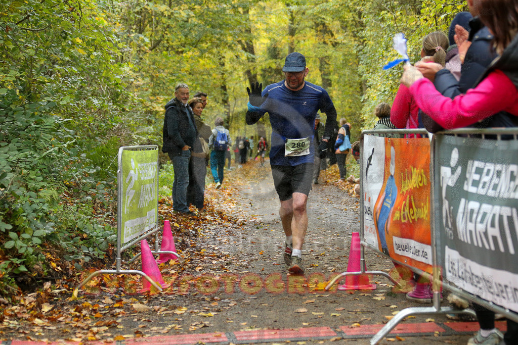 251026_1310_EX1_2728 | Sportfotografie im Rhein-Sieg Kreis, Köln, Bonn, NRW, Rheinland Pfalz, Hessen, etc. Unser Tätigkeitsfeld umfasst den Laufsport vom Volkslauf über den Marathon, Duathlon, Triathon bis zum Ultralauf wie Kölnpfad Ultra oder Schindertrail.
