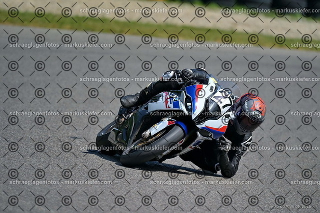 26BT02-1528 | markuskiefer.com - Realisiert mit Pictrs.com