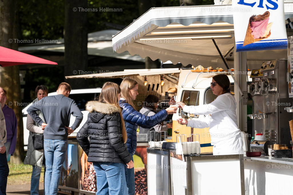 OWL.Ch.2024_Eisstand-02167 | Der professionelle Turnierfotograf ✓ Reitsport Bilder ▷ Shop ✚ günstig & schnell ✚ mit Zugang für Redakteure