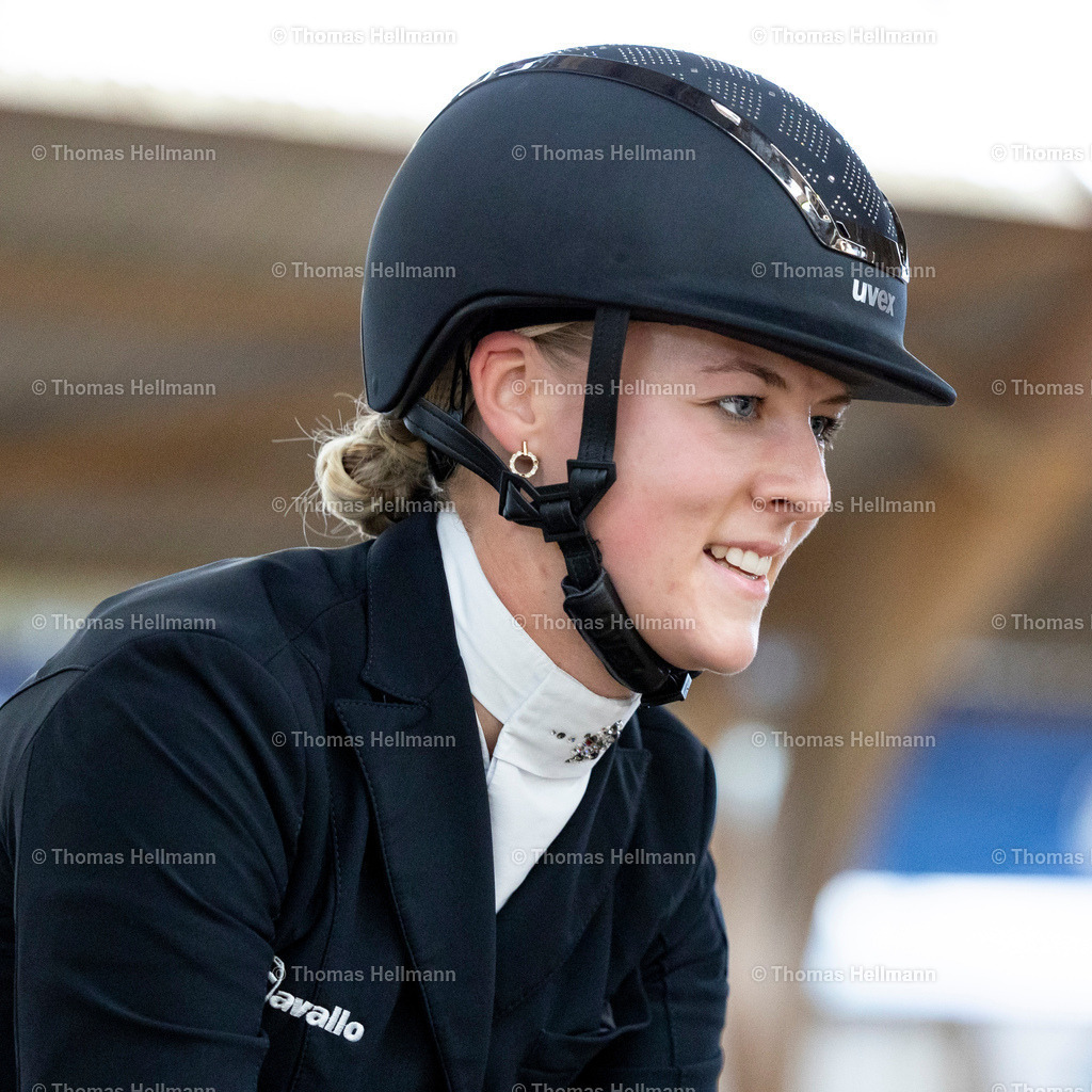 TH_210 Greta Busacker (GER)_ Frieda NRW_32329 | 210 Greta Busacker&nbsp;(GER), Frieda NRW beim Reitturnier Guxhagen-Dörnhagen 2025 am 10.10.25 in Dörnhagen, Reit- u. Fahrverein
