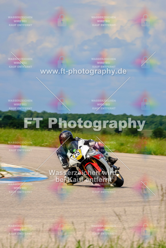 MotoTeam-1100 | Hier findet Ihr Bilder von Touristenfahrten auf der Nürburgring Nordschleife oder von anderen Veranstaltungen die ich besucht habe. Viel Spass beim Durch Schauen 