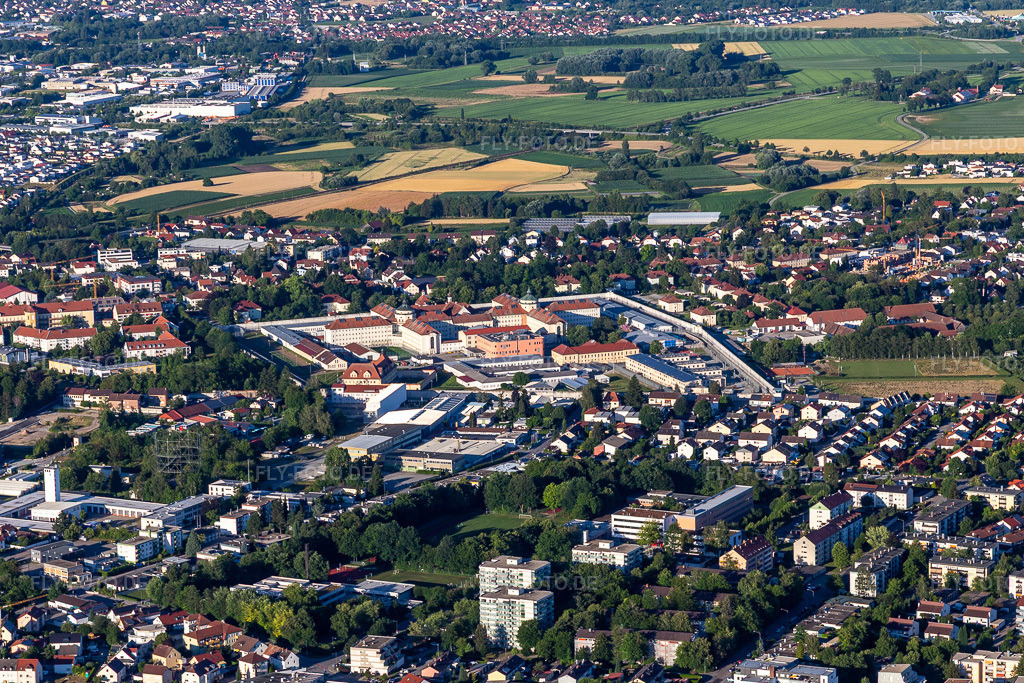 Luftbild: Justizvollzugsanstalt Straubing in Straubing im Bundesland Bayern in Deutschland. Foto: IMG_133194.jpg vom 03.07.2022 durch Werner Riehm/FLY-FOTO.deJVA Straubing - Bayerisches Staatsministerium der Justiz