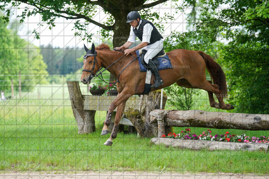 20240518-FAH03957 | Turnierbilder von Niederseon, Turnierfotografen Bayern, Fotoagentur Herrmann, Geländebilder, Reitsportfotografie