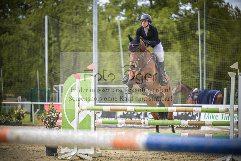 DOS_7889 | Entdecke hochwertige Reitturnierfotos von Foto Oger. Professionell, emotional und authentisch – jetzt Lieblingsmomente im Shop bestellen.Deutschlandweite Turnierfotografie. - Realisiert mit Pictrs.com