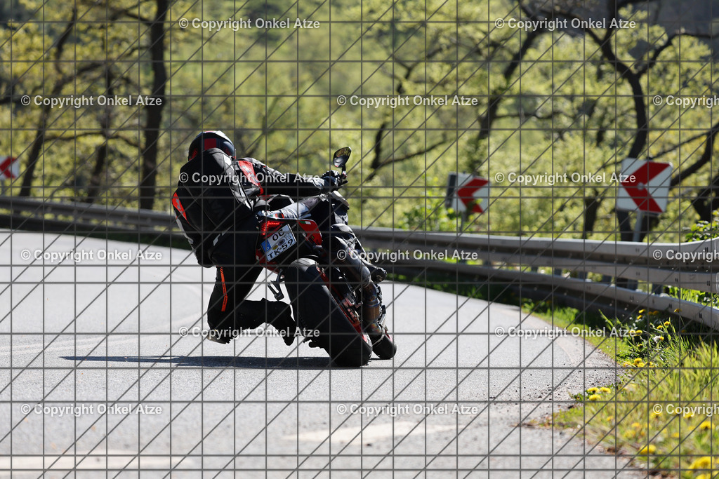 IMG_8405 | Fotograf am Kyffhäuser. Onkel Atze. Kyffhäuser Rennstrecke. Café36. Motorsportfotografie. - Realisiert mit Pictrs.com