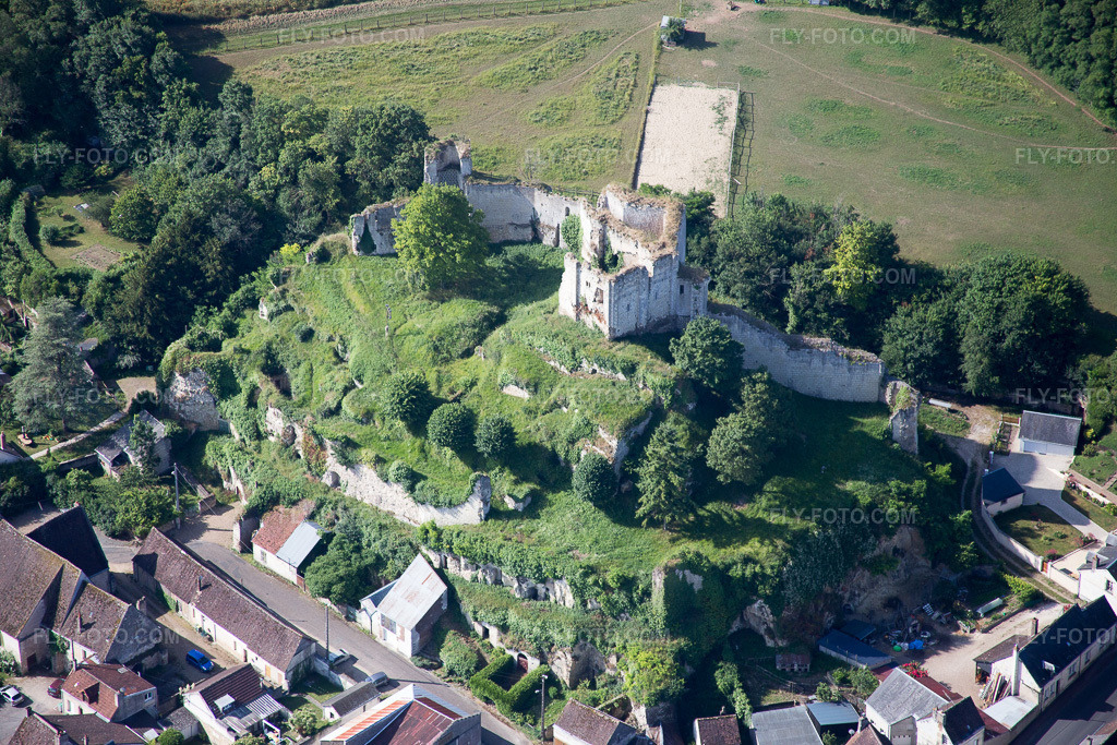 Aerial view: View of the town in Montoire-sur-le-Loir in the state Loir et Cher, France.Photo: IMG_081156.jpg taken on 06/19/2015 by Werner Riehm/FLY-FOTO.comResolution of the original: 5472 x 3648 px