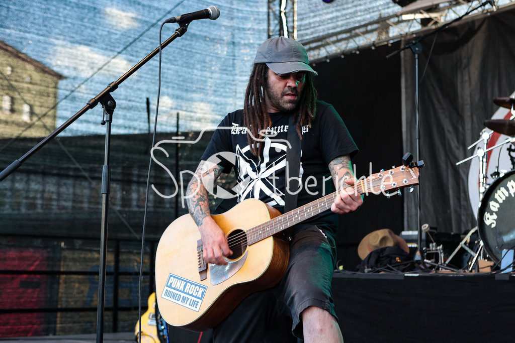 Sommer am Kiez | Dan GANOVE spielt vor "Die Kassierer" beim Augsburger Fesitval " Sommer am Kiez" auf seiner Gitarre, Vorband, Support