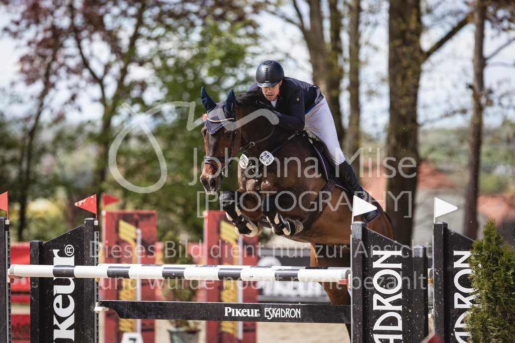 240428_Spenge_M2-Spr-131 | Deine schönsten Turniermomente als professionelle Fotos! Entdecke hochwertige Pferdesport-Fotografie im Online-Shop. Jetzt Fotos finden & bestellen!