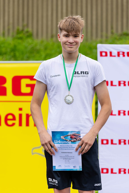 DLRG, Wettkampf, Rettungssport, Landesverbandsmeisterschaften 2026 13.06.2026 | Bedburg, Deutschland - June, 13: Siegerehrung der AK13/14 männlich der Landesverbandsmeisterschaften 2026 im MonteMare Bedburg. Platz 2: Constantin Mommen (DLRG OG Hürth) (Foto: Benedikt Lang (DLRG) - Realisiert mit Pictrs.com