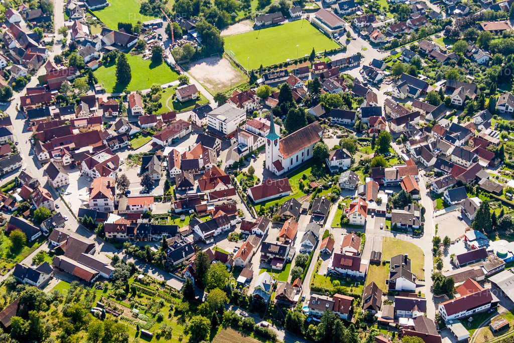 Luftbild: Werksgelände der Brauerei Familienbrauerei Bauhöfer GmbH & Co. KG im Ortsteil Ulm in Renchen im Bundesland Baden-Württemberg in Deutschland. Foto: IMG_31530.jpg vom 09.08.2010 durch Werner Riehm/FLY-FOTO.de