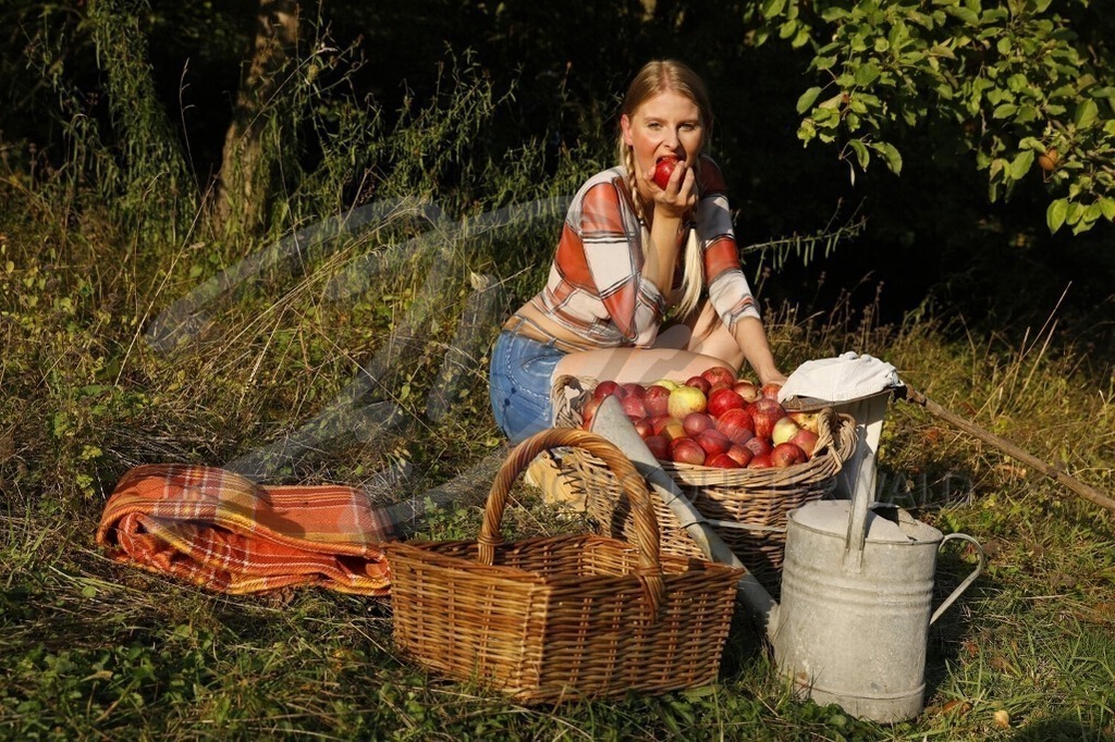 AgrarArt-APFELERNTE_5400 | #012 | Modell: Randy | Foto: Tschiponnique Skupin - Realisiert mit Pictrs.com