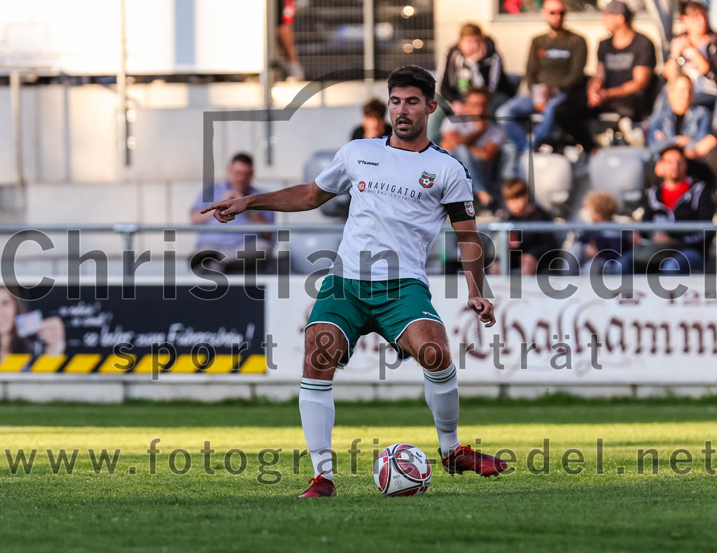 2023-08-01_053_FC_Schwaig_gegen_FC_Deisenhofen | Oberding, Deutschland, 01.08.2023:
Fußball, Toto-Pokal 2023 / 2024, 1. Spieltag, FC Schwaig gegen FC Deisenhofen, Endergebnis: 2:3

Johannes Empl (FC Schwaig, #14)

Foto: Christian Riedel / fotografie-riedel.net