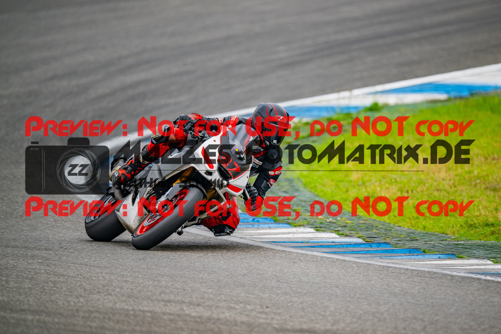 MaZZes_FotoMatrix_240701_6007705_6304 | WEISS