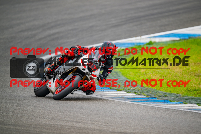 MaZZes_FotoMatrix_240701_6007705_6304 | WEISS