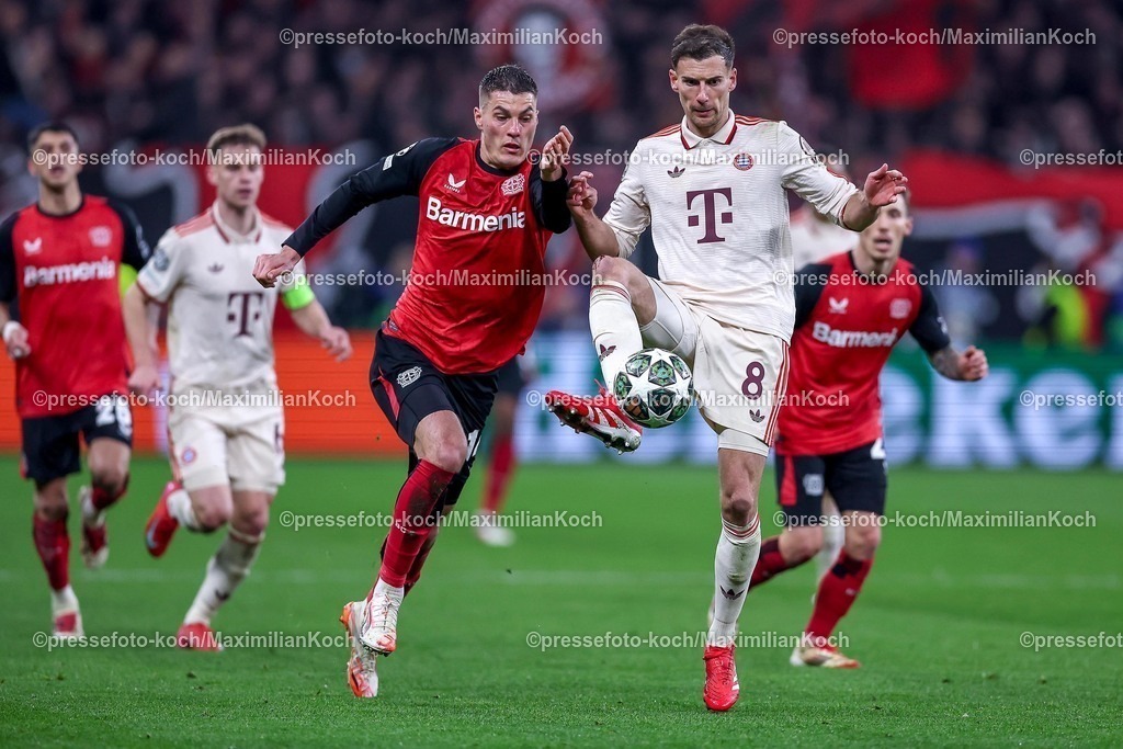 UCL11032502379 | 11.03.2025, Fußball, UEFA Champions League, Bayer 04 Leverkusen - FC Bayern München, Achtelfinale Rückspiel, BayArena, Saison 2024 2025: Leon Goretzka (FC Bayern #8) im Zweikampf gegen Patrik Schick (Bayer04 Leverkusen #14) und Alejandro Grimaldo (Bayer04 Leverkusen #20)DFB regulations prohibit any use of photographs as image sequences and or quasi-video.