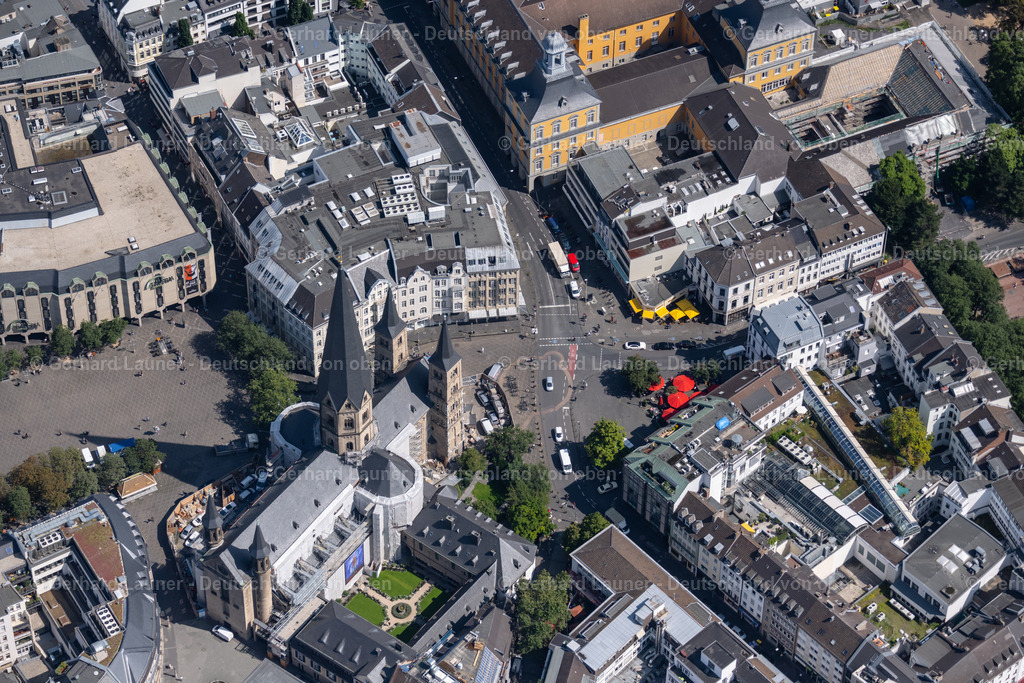 4048396 | Bonner Münster mit Münster Platz