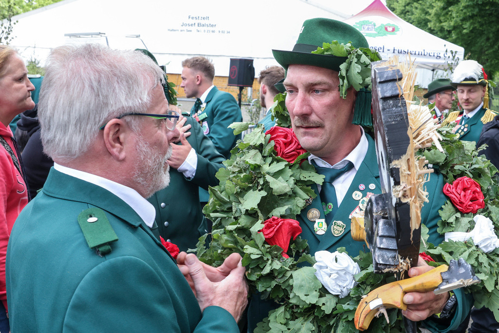 top-top.de 240601-148 | Foto, Video, Fotografie, Videografie, Fotobox, DJ, Discjockey, Musik, Musikbox, Veranstaltung, Photobooth, Amazon, Ebay, Buchtipp, Bestseller, Autor, Verlag, Buch, Wesel, Hamminkeln, NRW, Dinslaken, Rees, Drohne, Hochzeit, Party, Fotobox, Wesel, Fotograf