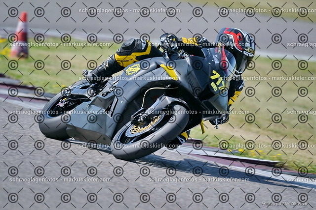 26BT02-0536 | markuskiefer.com - Realisiert mit Pictrs.com