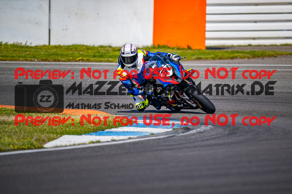 MaZZes_FotoMatrix_230410_6300 | WEISS