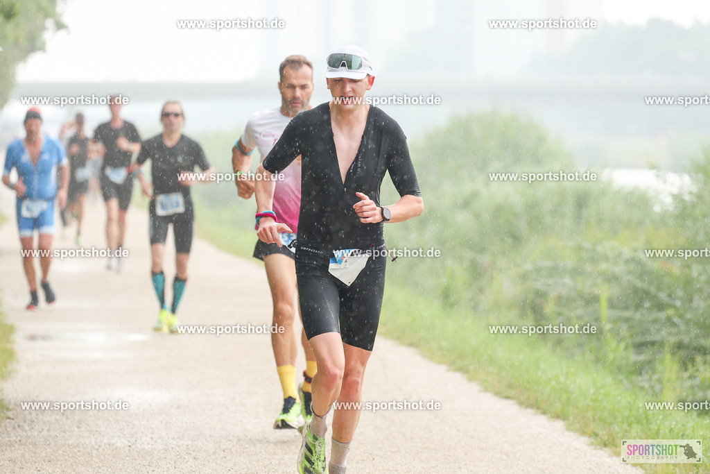 LUR_1311 | 34. M-net Erlanger Triathlon 2025 #erlangertriathlon  #mnettriathlon2025 #mnettriathlon #team #olympischedistanz #mitteldistanz #triathlon #maindonaukanal  #erlangertriathlon2025 #yourpictrs #tv1848 #tv1848erlangen  #triathlonbayern #sportinerlangen #demsportverbunden #sportshot_your_pictrs Copyright: www.sportshot.de