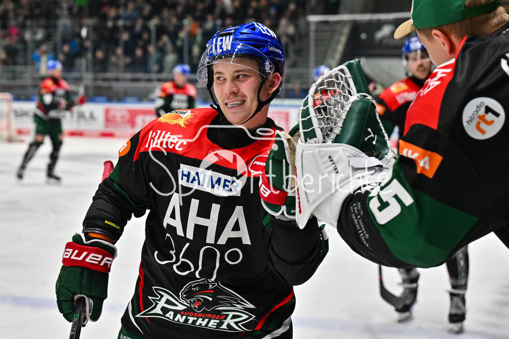 Augsburger Panther - Düsseldorfer EG | Jubel der Panther nach dem Treffer zum 2-1 durch Florian ELIAS (Augsburger Panther #67) / Tor / Torschuetze / Freude / Happy / DEL: Augsburger Panther - Duesseldorfer EG, Curt Frenzel Stadion am 04.03.2025