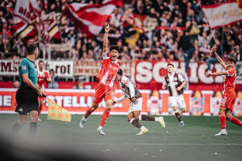 Fußball | Männer | Saison 2025/2026  | Fußball-Bundesliga | 29. Spieltag | FC St. Pauli vs. FC Bayern München | 11.04.2026 | Min-jae Kim (#3, FC Bayern München) beschwert sich