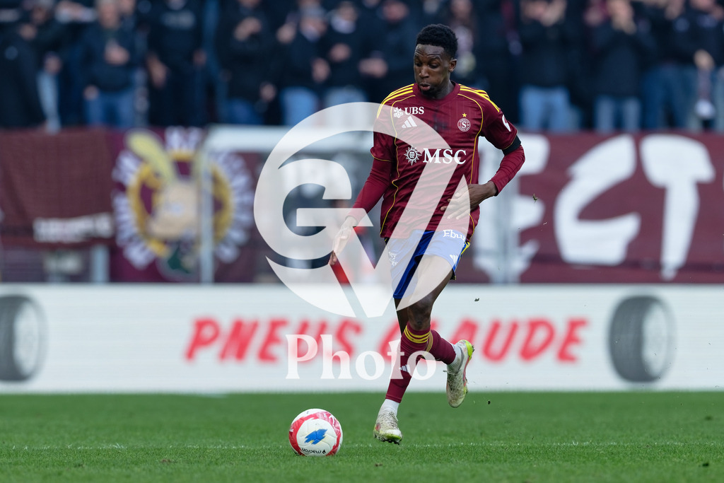 Brack Super League - Servette FC v FC Zurich | Lamine Fomba (11 Servette FC) in action (close up)  during the Brack Super League match between Servette FC and FC Zurich at Stade de Geneve in Geneva, Switzerland