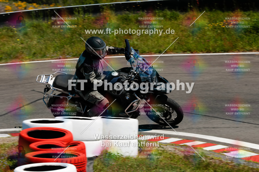Moto-TeamOBK-22082 | Hier findet Ihr Bilder von Touristenfahrten auf der Nürburgring Nordschleife oder von anderen Veranstaltungen die ich besucht habe. Viel Spass beim Durch Schauen 