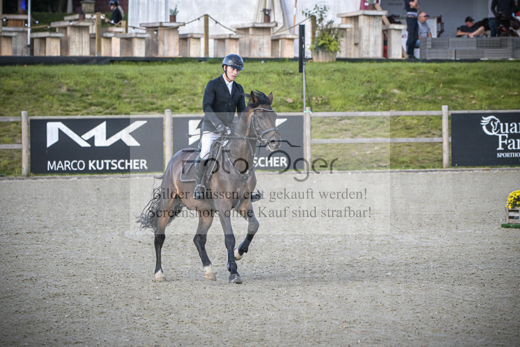 DOS_8112 | Entdecke hochwertige Reitturnierfotos von Foto Oger. Professionell, emotional und authentisch – jetzt Lieblingsmomente im Shop bestellen.Deutschlandweite Turnierfotografie. - Realisiert mit Pictrs.com