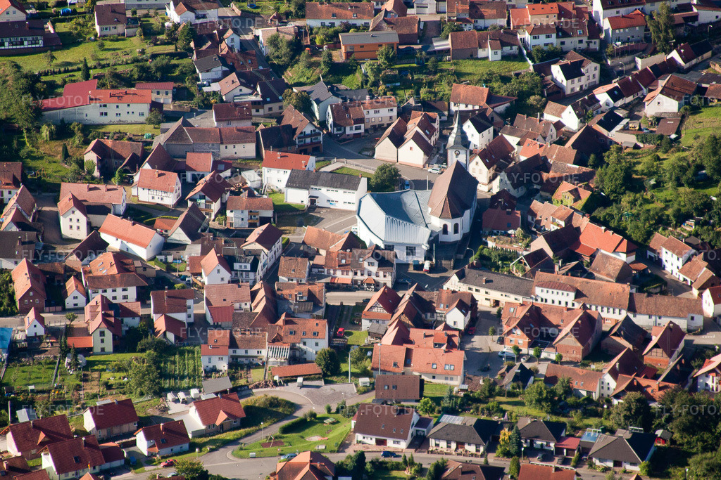 Luftbild: Kirche St. Cyriakus im Ortsteil Gossersweiler in Gossersweiler-Stein im Bundesland Rheinland-Pfalz in Deutschland. Foto: IMG_30985.jpg vom 07.08.2010 durch Werner Riehm/FLY-FOTO.de