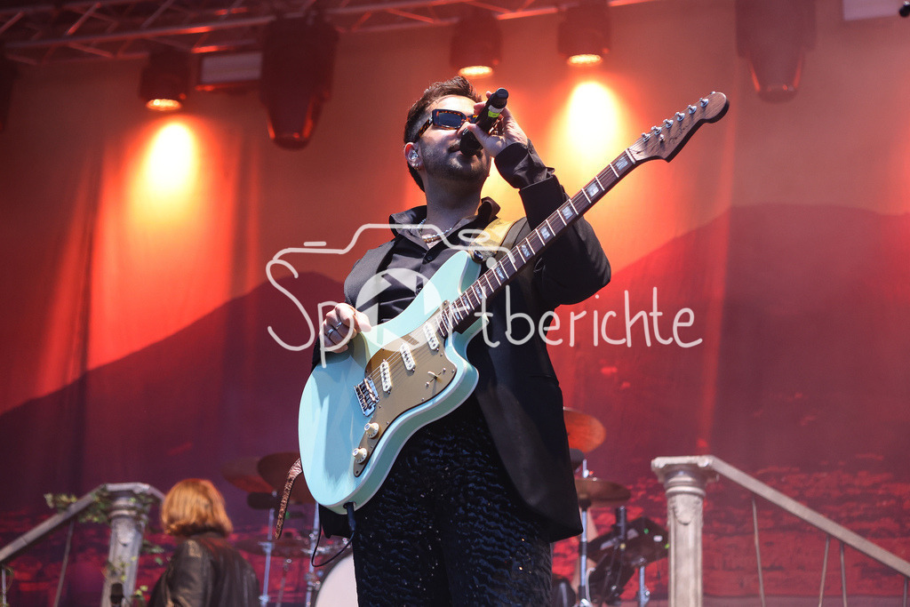 Noiesehausen | Die Band "Roy Bianco &amp; die Abbrunzati Boys" spielen beim Festival "Noisehausen" in Schrobenhausen / Im Bild Gitarrist "Die Abbrunzati Boys"