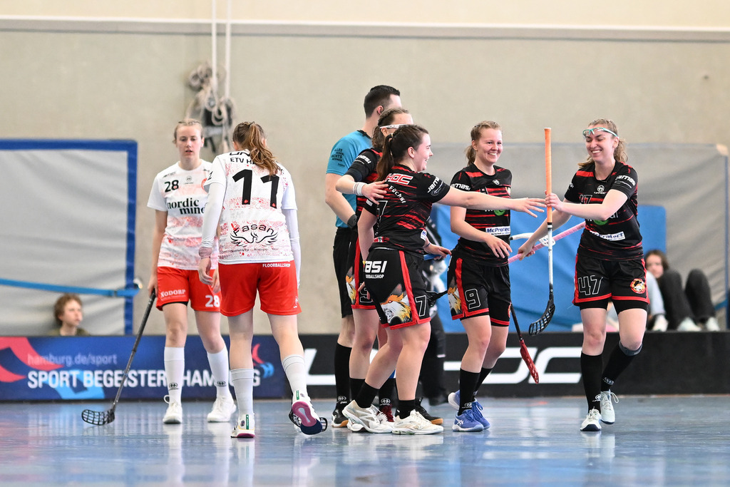 Floorball I Frauen I Saison 2023-2024 I 1. Frauen Floorball-Bundesliga I Playoffs 3. Spieltag I ETV Lady Piranhhas Hamburg - Dümptener Füchse | Der Sportfotograf. - Realisiert mit Pictrs.com
