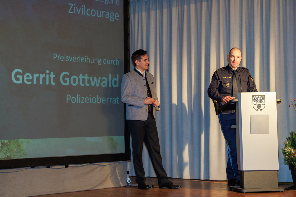 GT2A4126 | ap-design // andreas plenk - Realisiert mit Pictrs.com